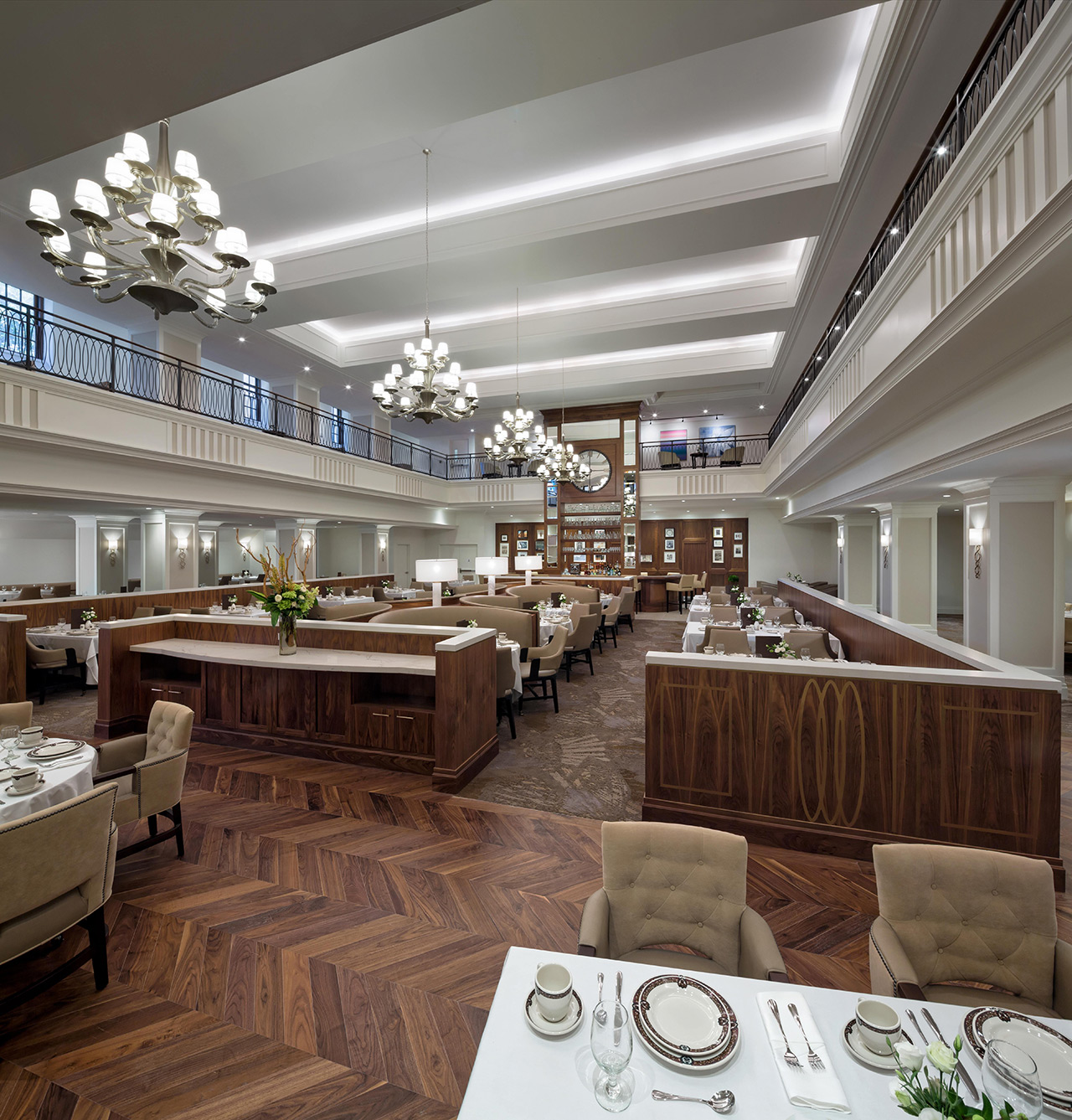 The Watermark at Brooklyn Heights dining area with seats and tables.