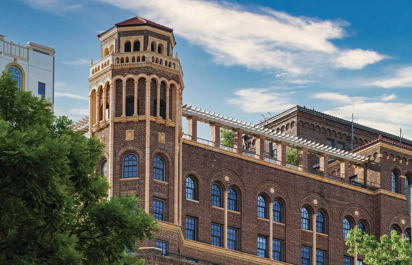 Exterior shot of The Watermark at Brooklyn Heights showcasing one of the Towers.