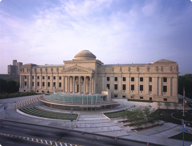 Exterior of the Brooklyn museum at dusk.