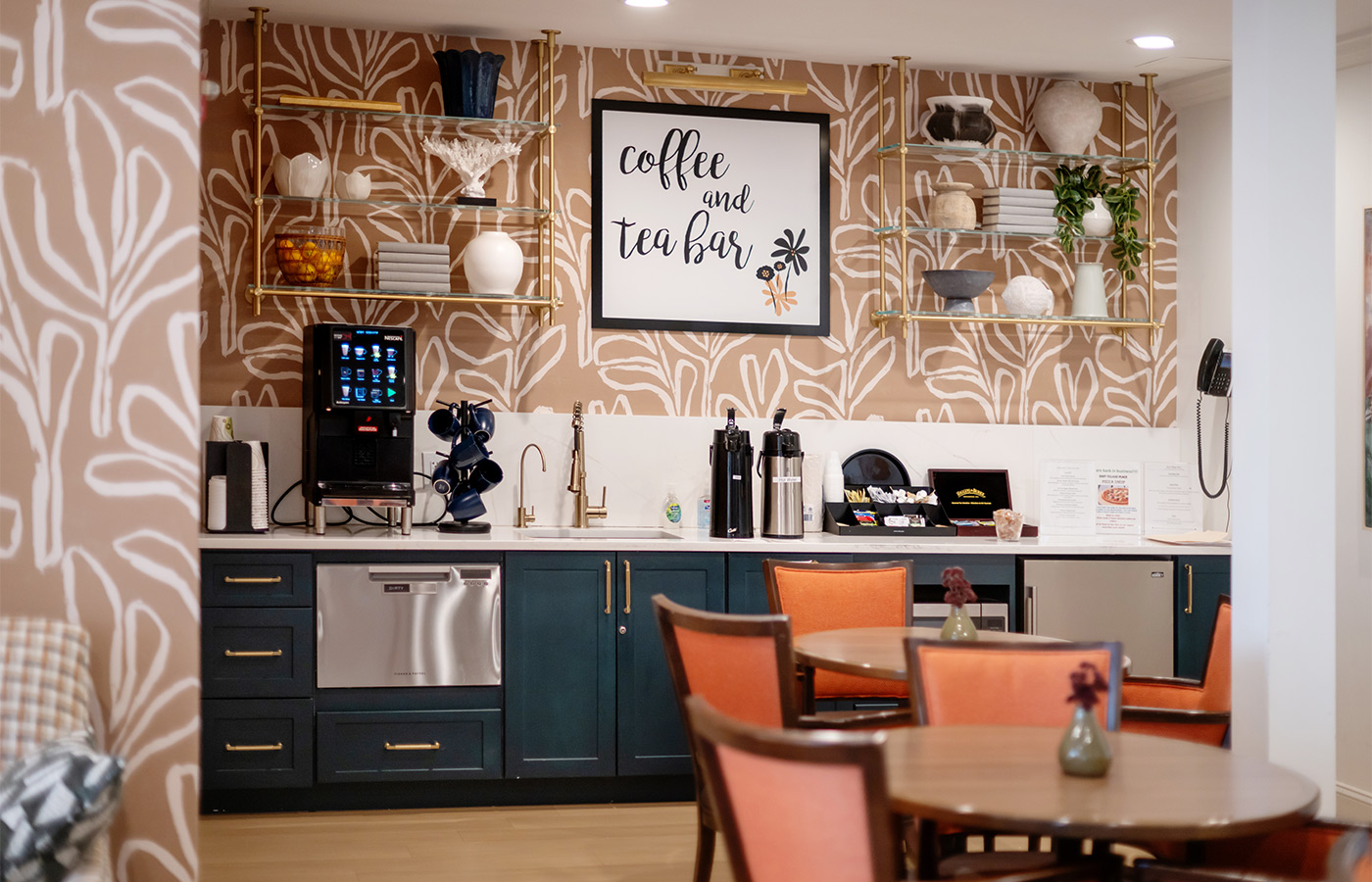 A cafe with seating.