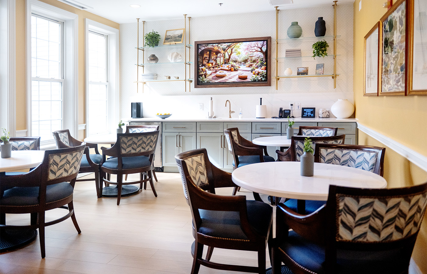 A pub with tables and chairs.