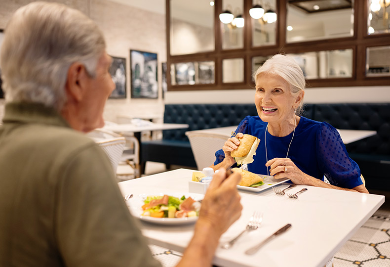 Two people having lunch in the cafe.
