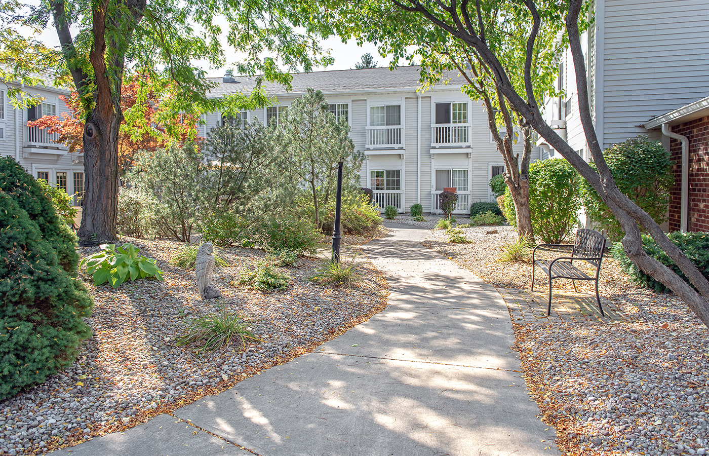 A sidewalk pathway within the courtyard at The Legacy at Grand 'Vie.