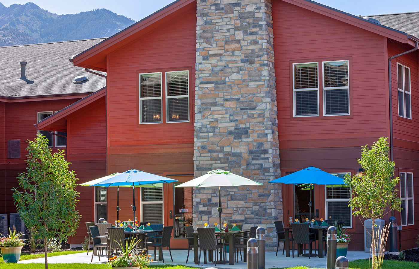 The Lodge at North Ogden outdoor dining.