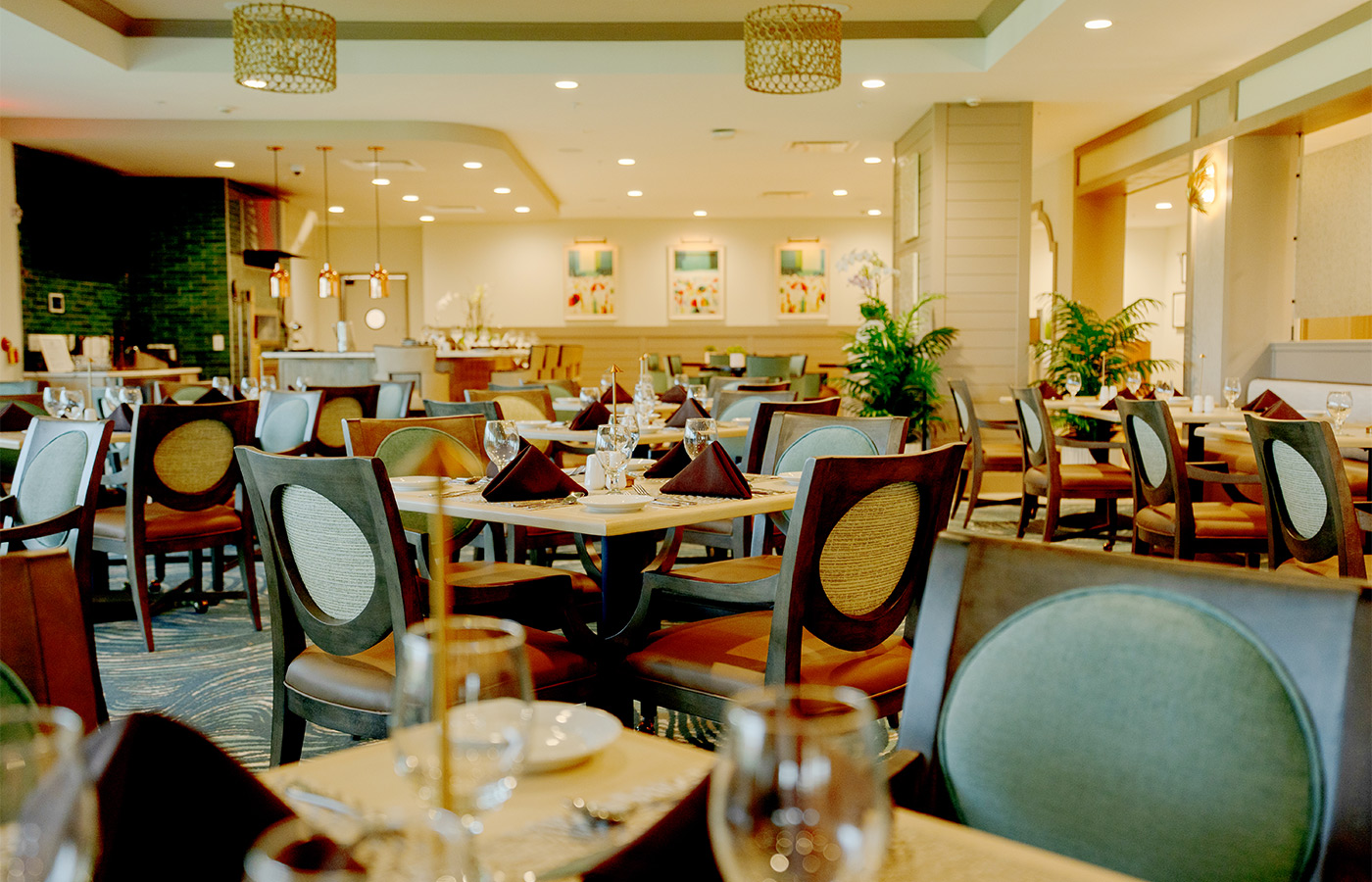 A dining room with tables.