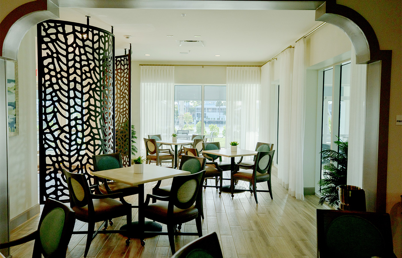 A dining room with tables.