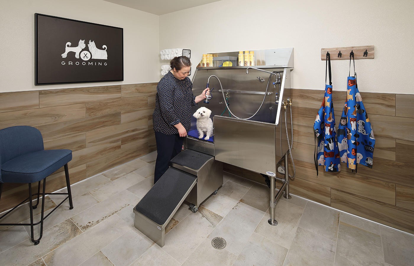 A room with a pet grooming station.