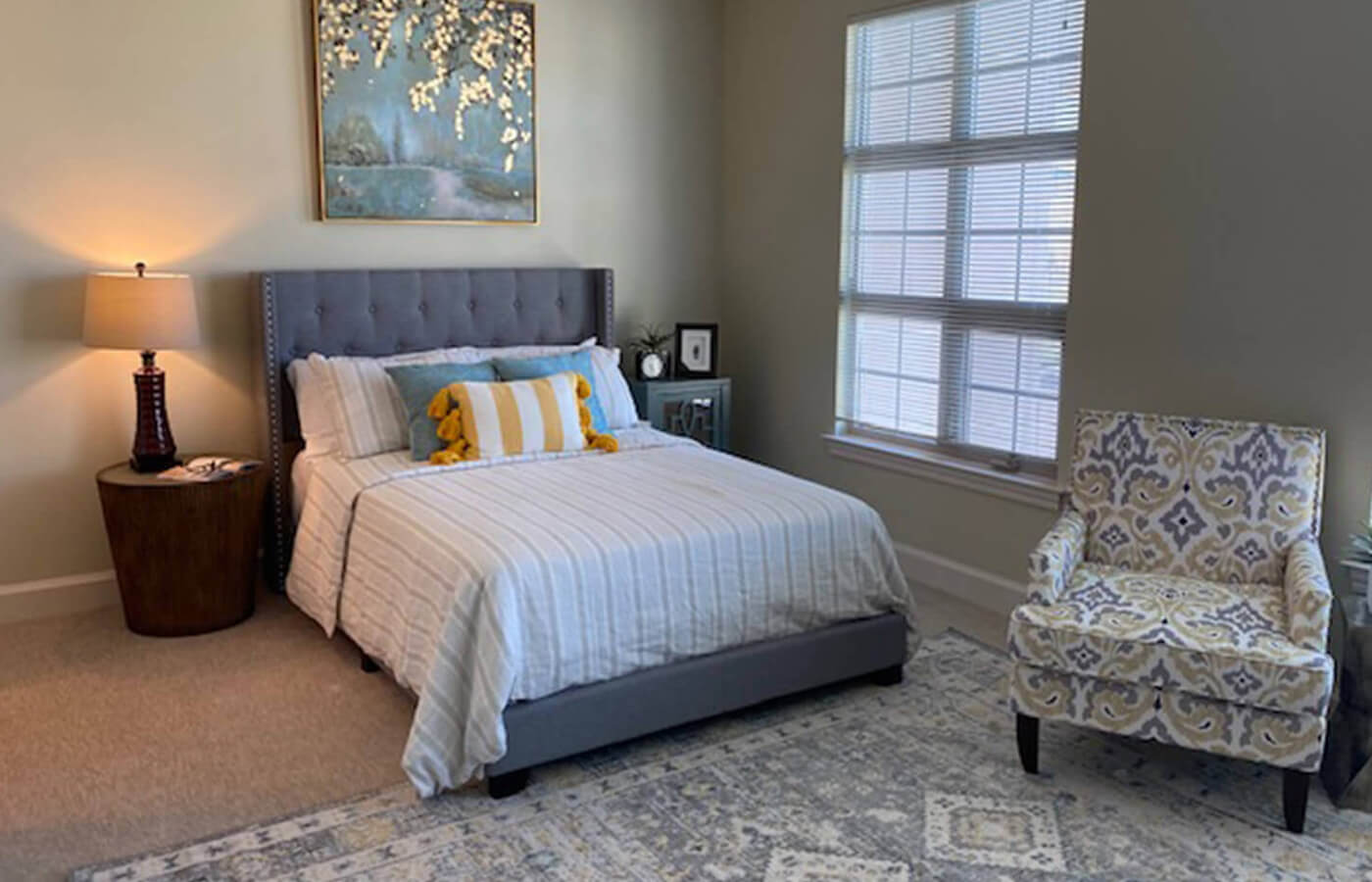 Bedroom with bed by windows.