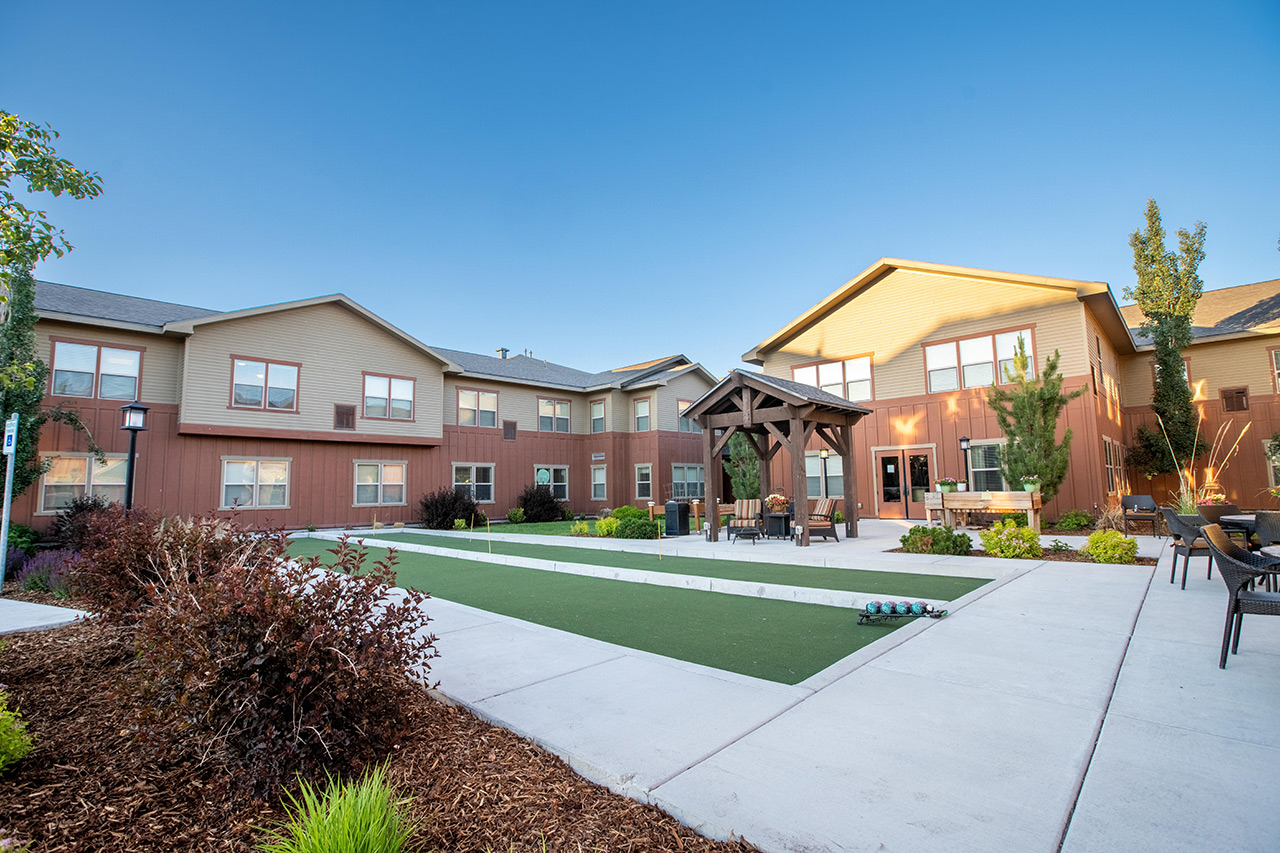 The courtyard at Summit Senior Living.