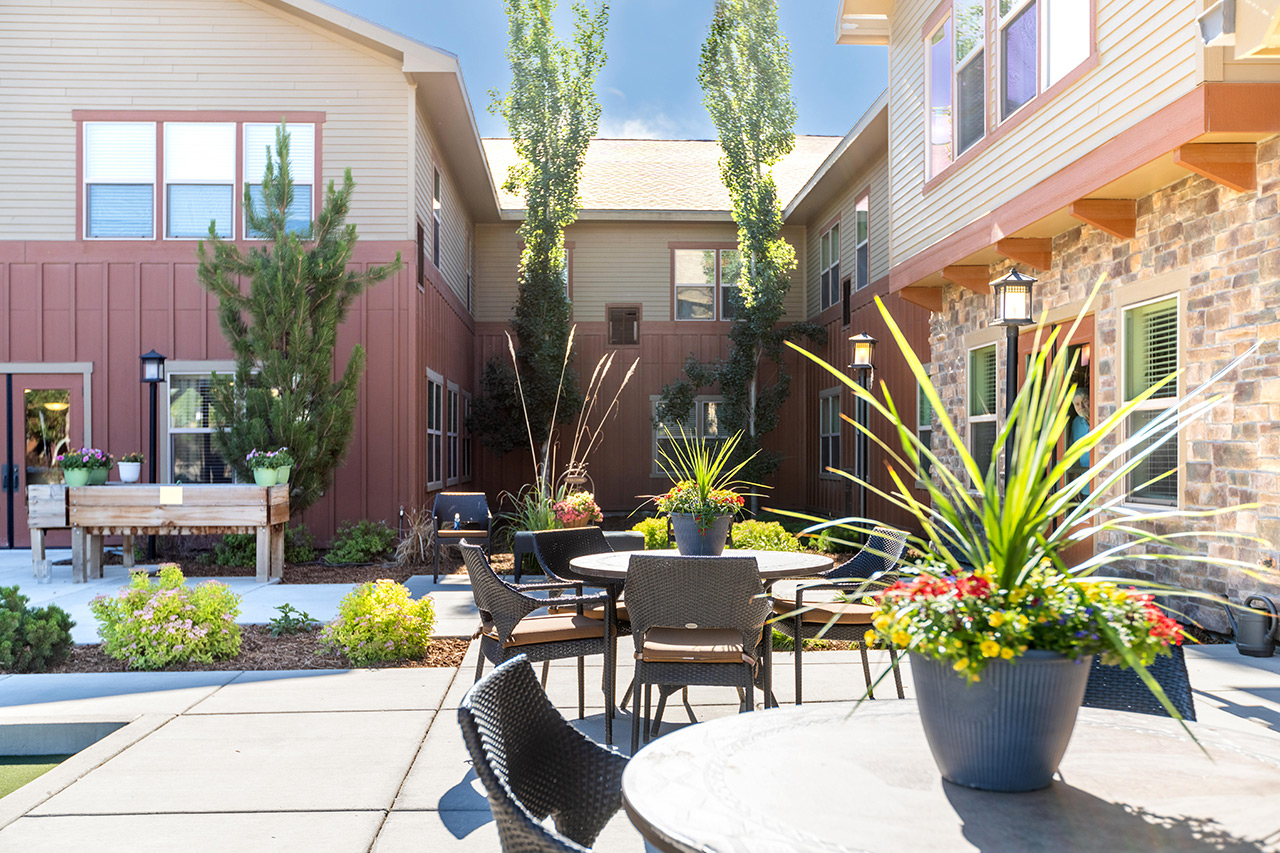 The courtyard at Summit Senior Living.