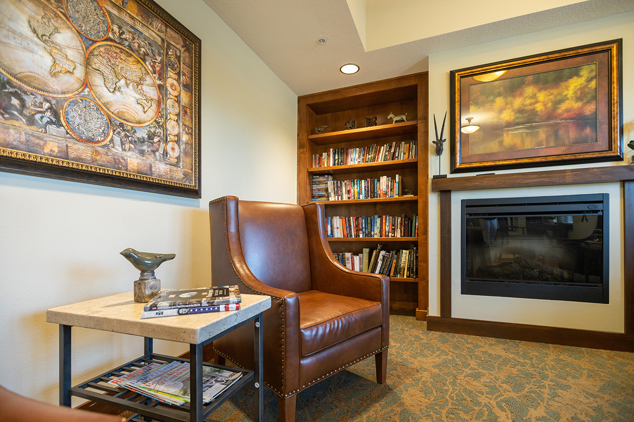 The library at Summit Senior Living.