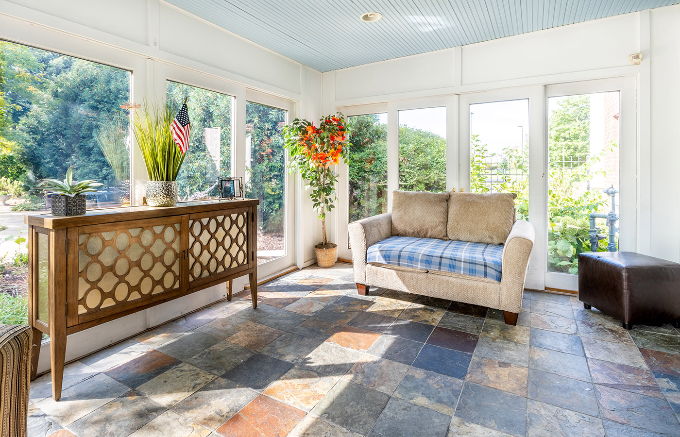 The sunroom at The Fountains at Crystal Lake.