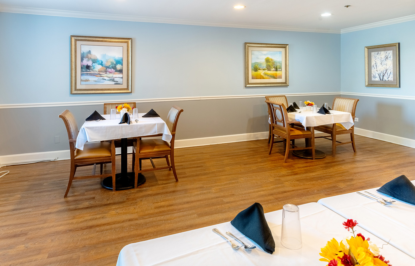 A dining area at The Fountains at Crystal Lake.