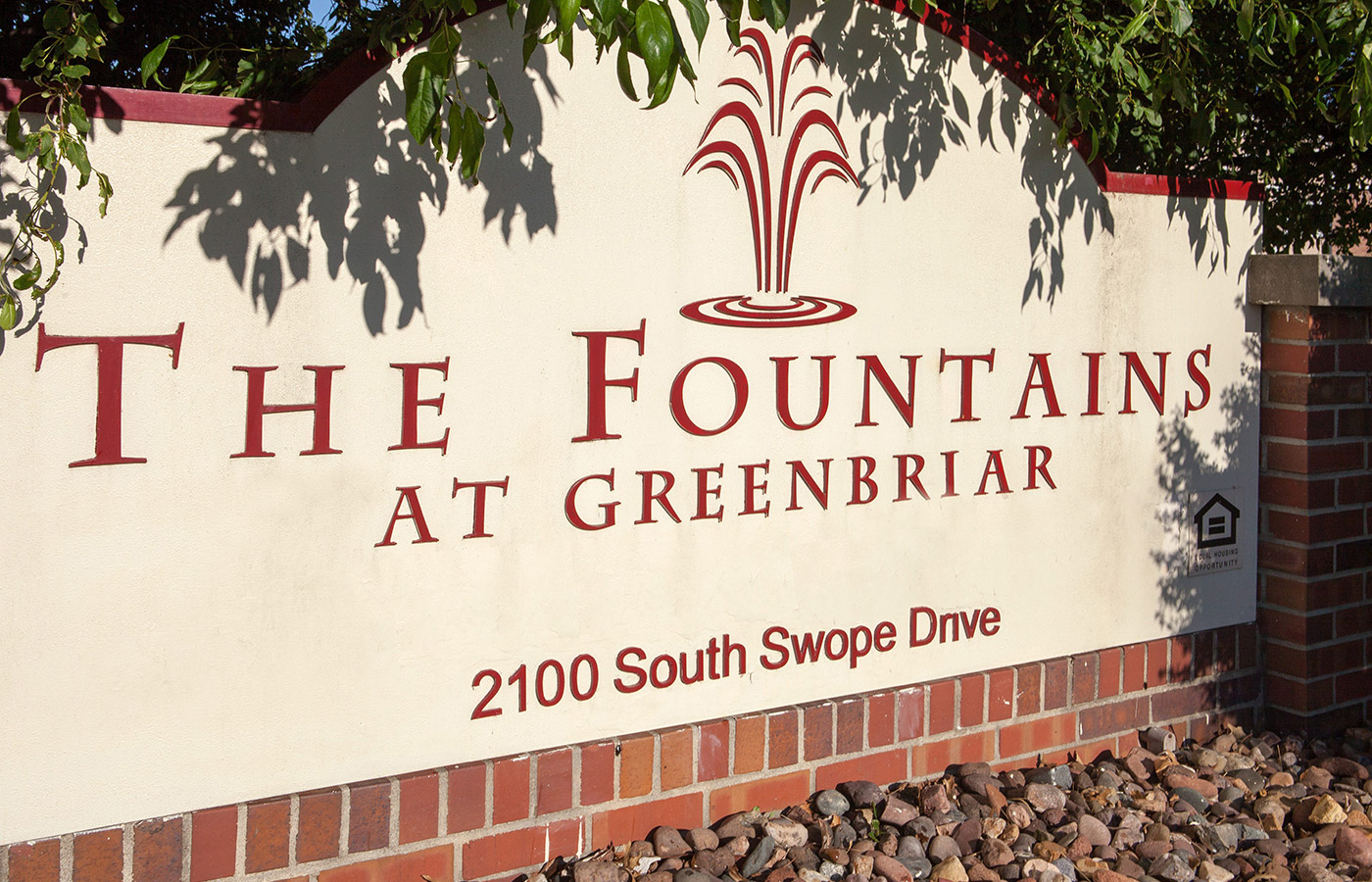 The Fountains at Greenbriar sign.