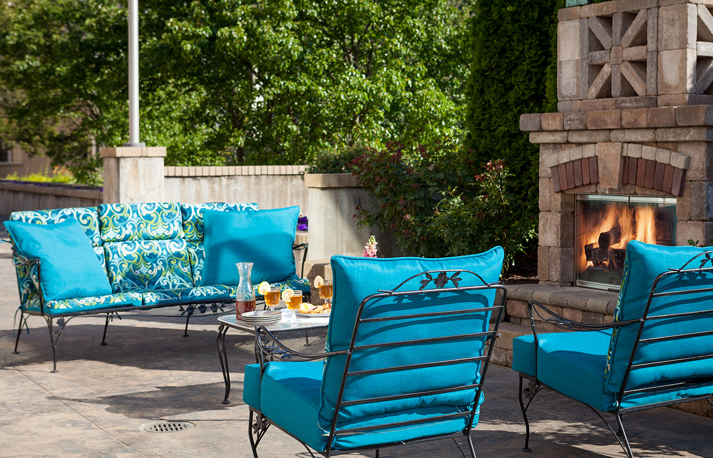 A patio at The Fountains at Bronson Place.