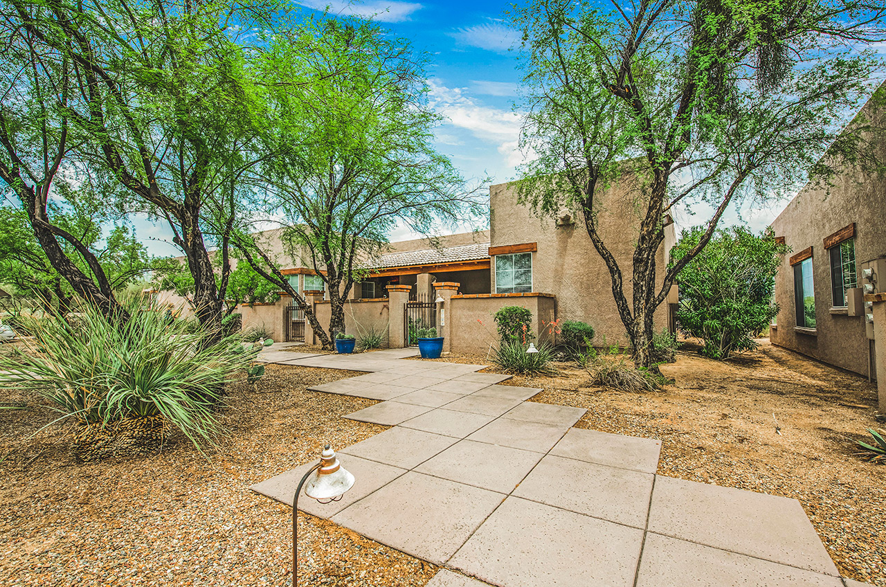 The exterior of The Fountains at La Cholla.