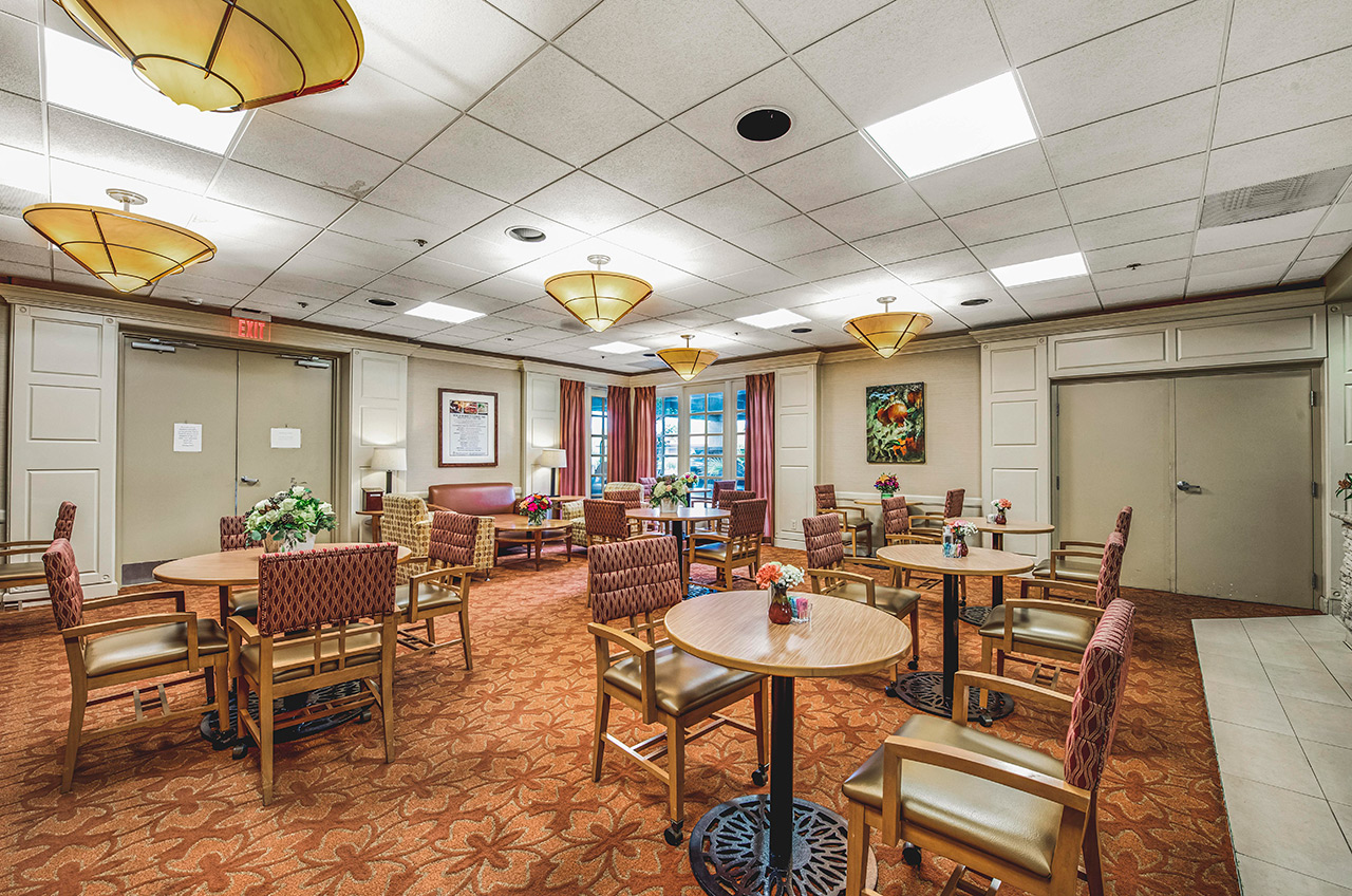 A dining area at The Fountains at La Cholla.