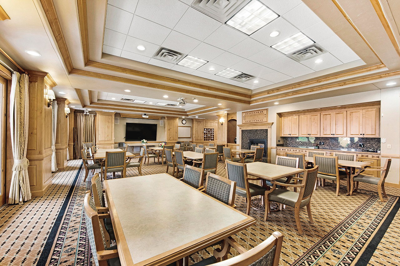 A dining area at The Fountains at La Cholla.