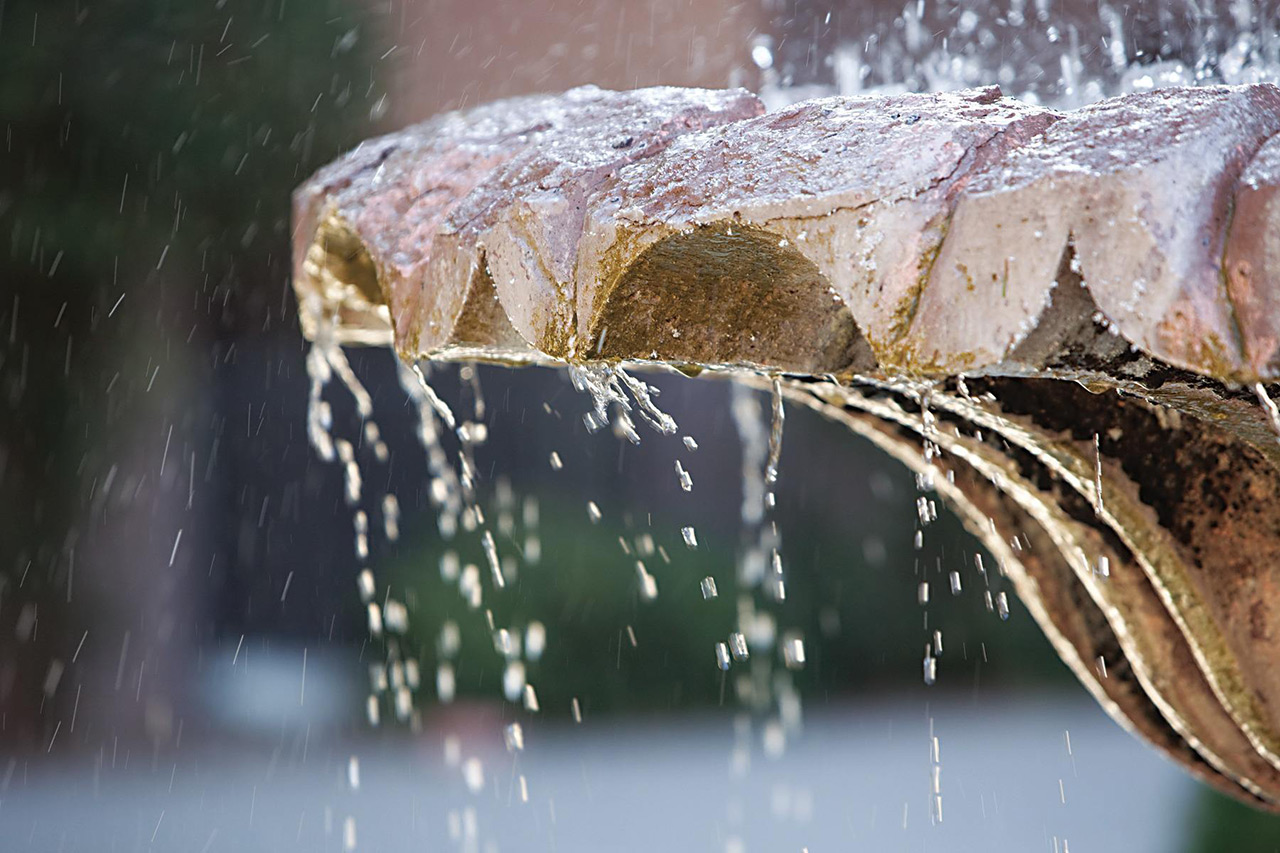 A fountain outside of The Fountains at La Cholla.