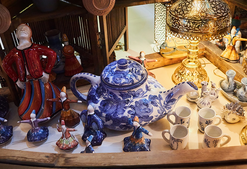 A variety of antiques.