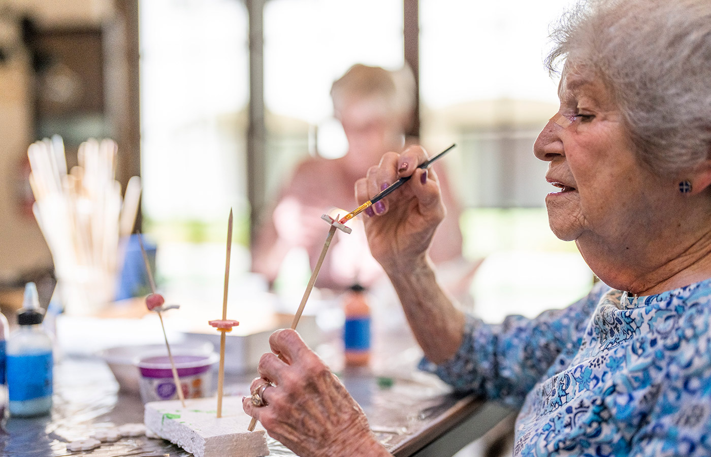 Residents are enjoying an art class.