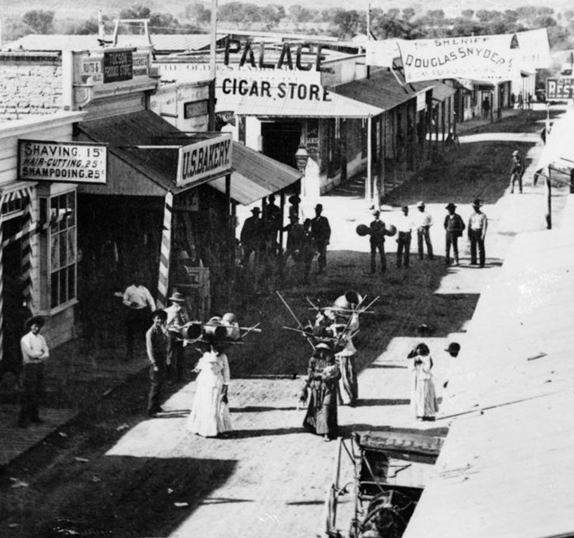 Black and white historical pic of a city.