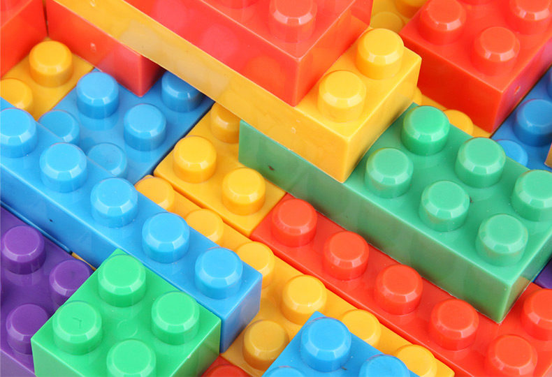 A bunch of plastic building blocks.