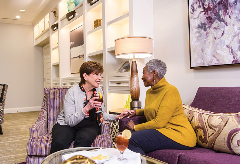 Two friends sitting and having iced tea.
