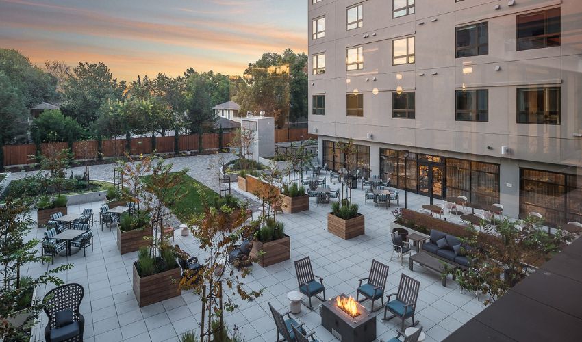 The rooftop courtyard at The Watermark at San Jose.
