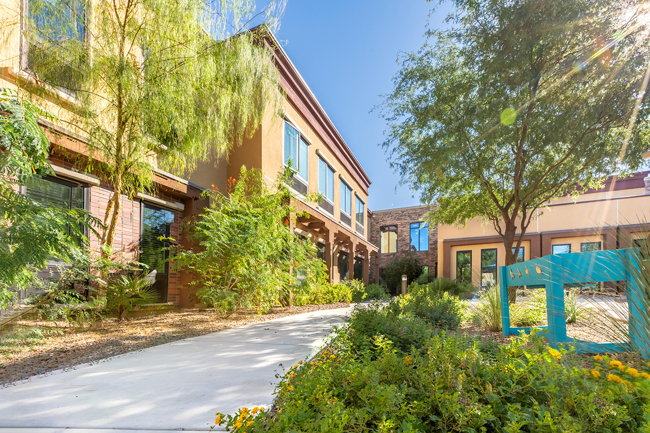 A courtyard at The Watermark at Oro Valley.