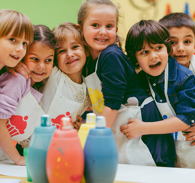 kids in a craft class
