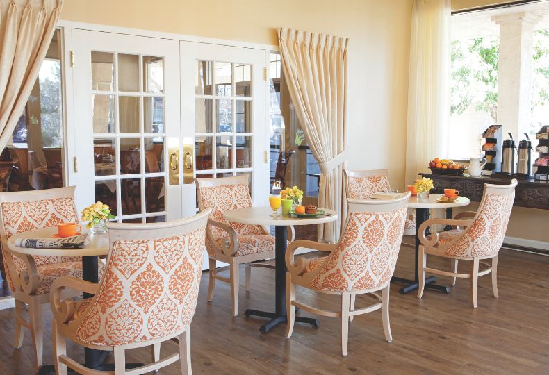 A cafe at The Watermark at Rosewood Gardens.