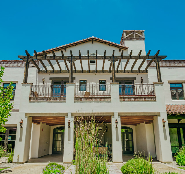 A building with a large balcony.