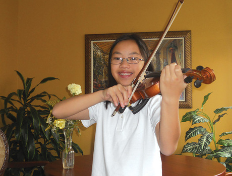 A child playing the violin.