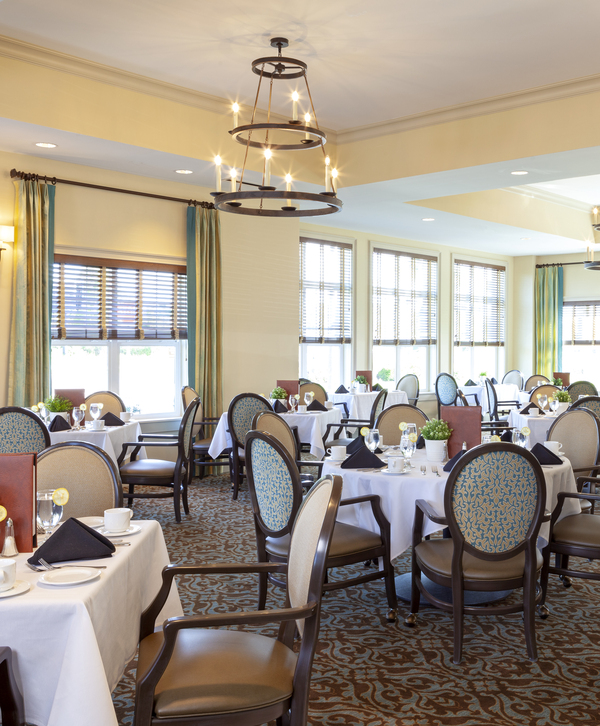 Accordion image The dining room at The Watermark at Vistawilla.