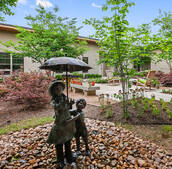 The Watermark at Southpark Meadows courtyard.