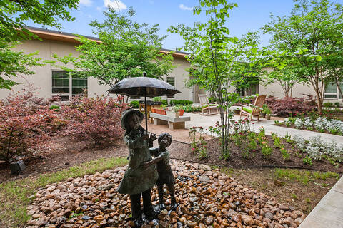 The Watermark at Southpark Meadows courtyard.