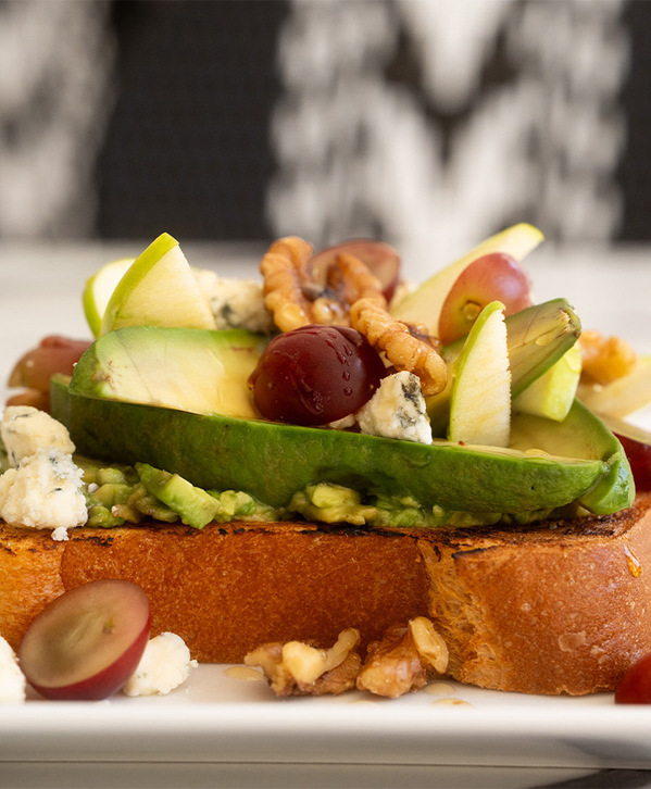 Accordion image A plate with avocado toast on it.