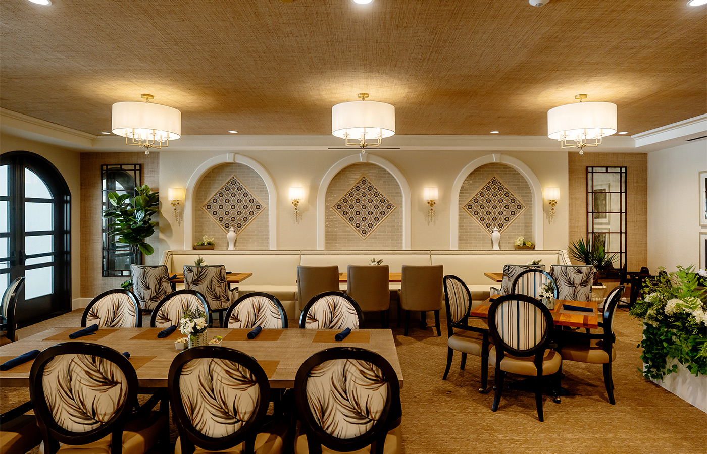 A dining room with tables.