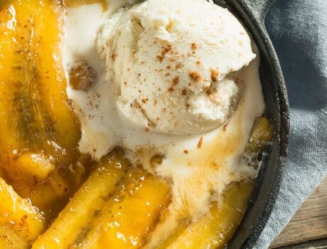 Bananas foster with Ice cream and caramelized bananas 