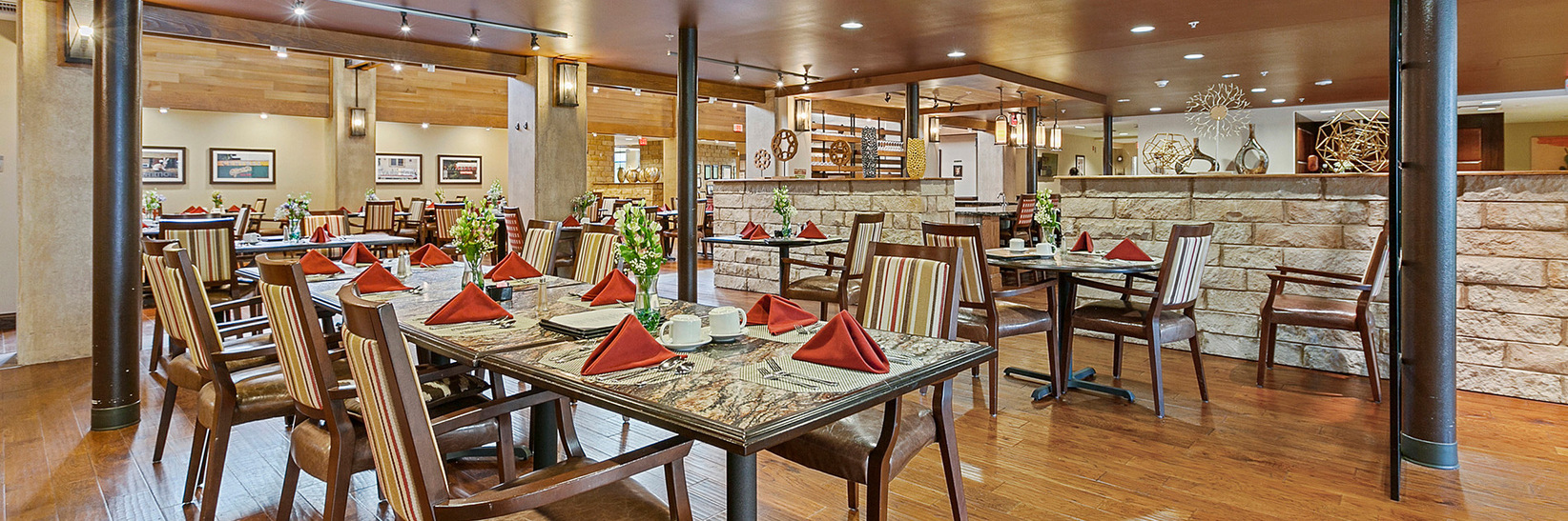 A dining room with tables set for dinner. A dining room with tables set for dinner.