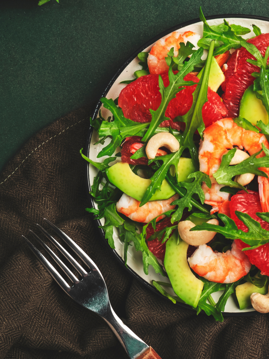 salad with grapefruit slices and shrimp