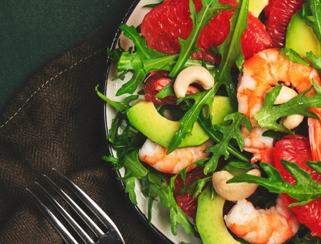 salad with grapefruit slices and shrimp