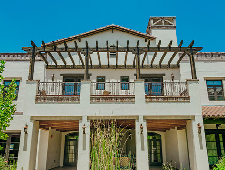 A building with a large balcony.