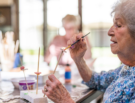 Residents are enjoying an art class.