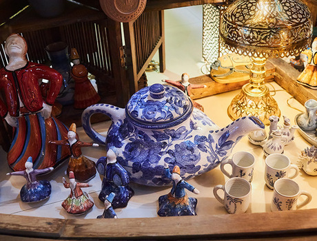 A variety of antiques.