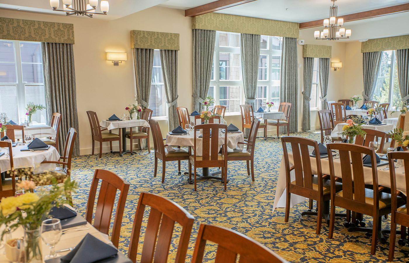 A dining area at The Watermark at San Ramon.