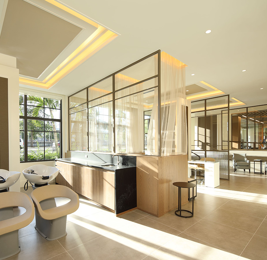 The salon at The Watermark at West Palm Beach.