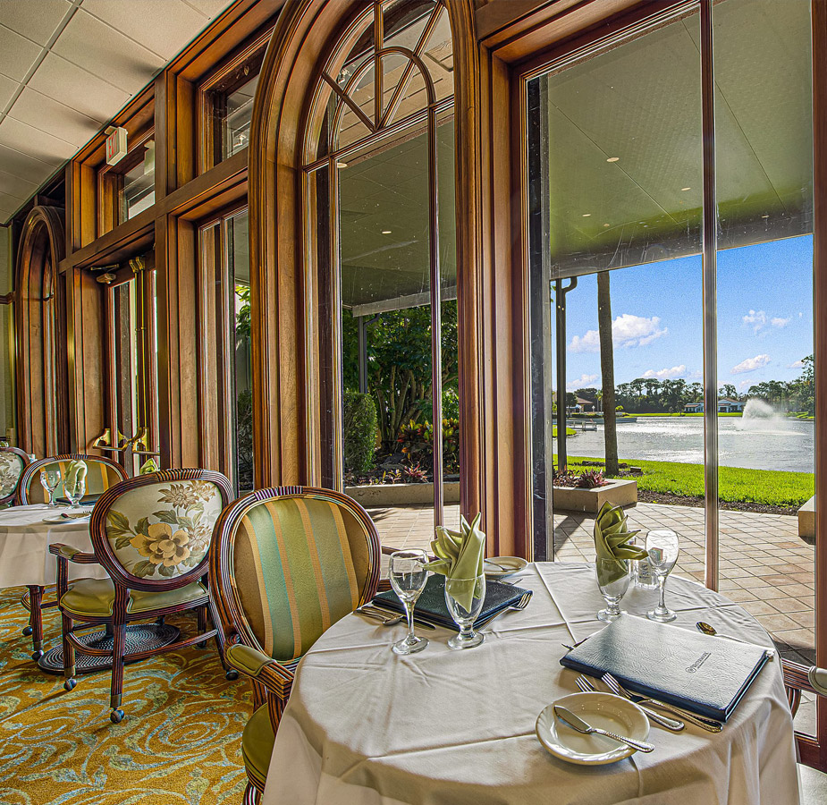 The dining area at The Fountains at Lake Pointe Woods.