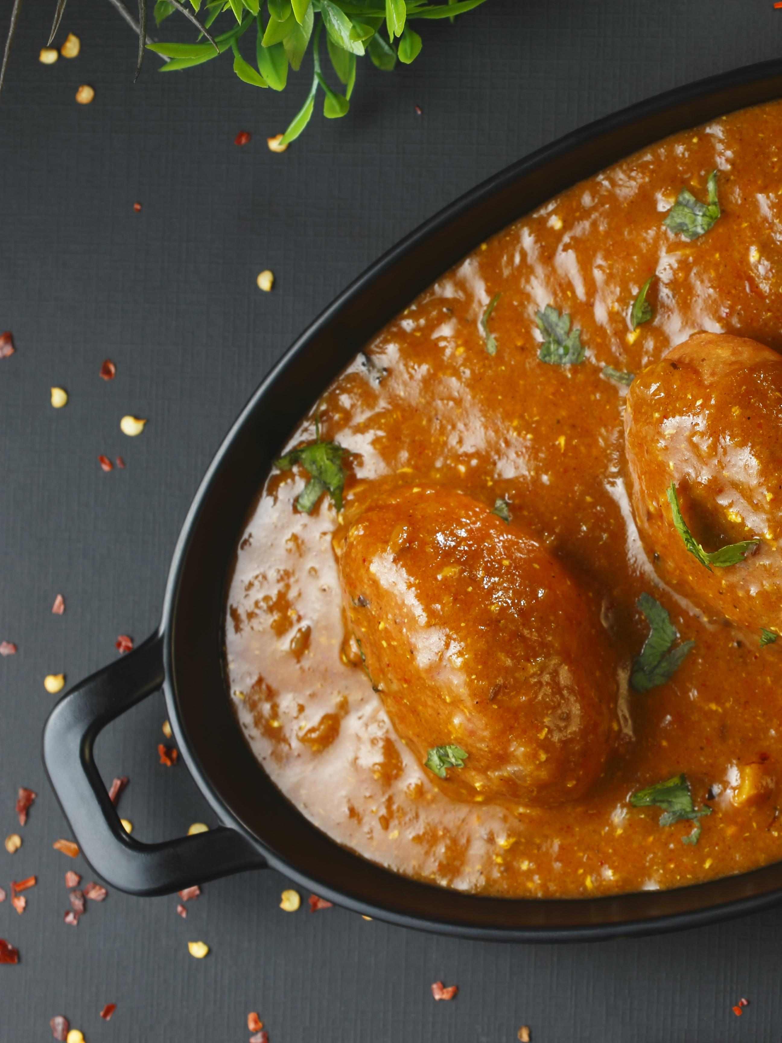 A small skillet of Aloo Paneer Kofta Curry.